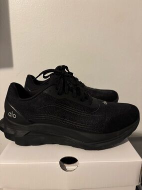 ALO Runner Men’s Black Athletic Training Sneakers Size 9